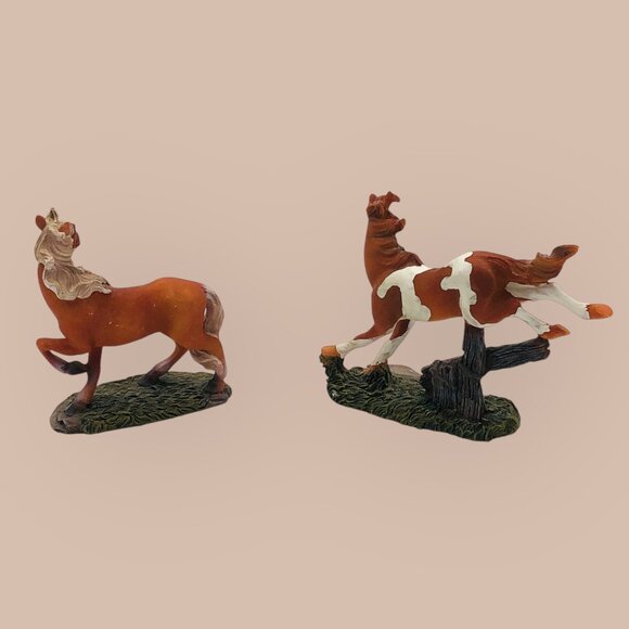 Lot of 2 Resin Horse Figurines 2.5" Tall Imaginative Play Toy - Picture 2 of 8